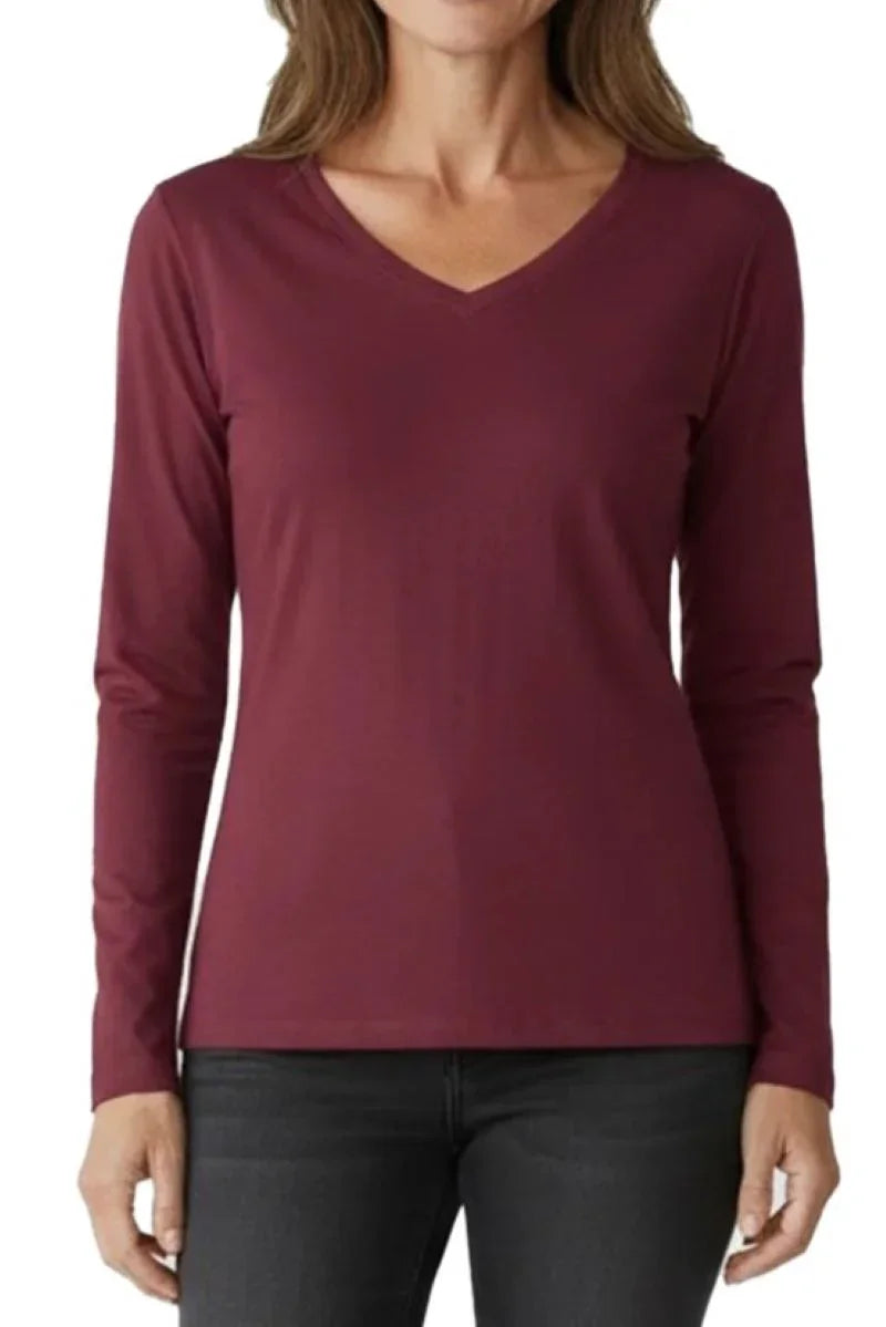 Woman wearing a Bordeaux long-sleeve V-neck shirt paired with black jeans